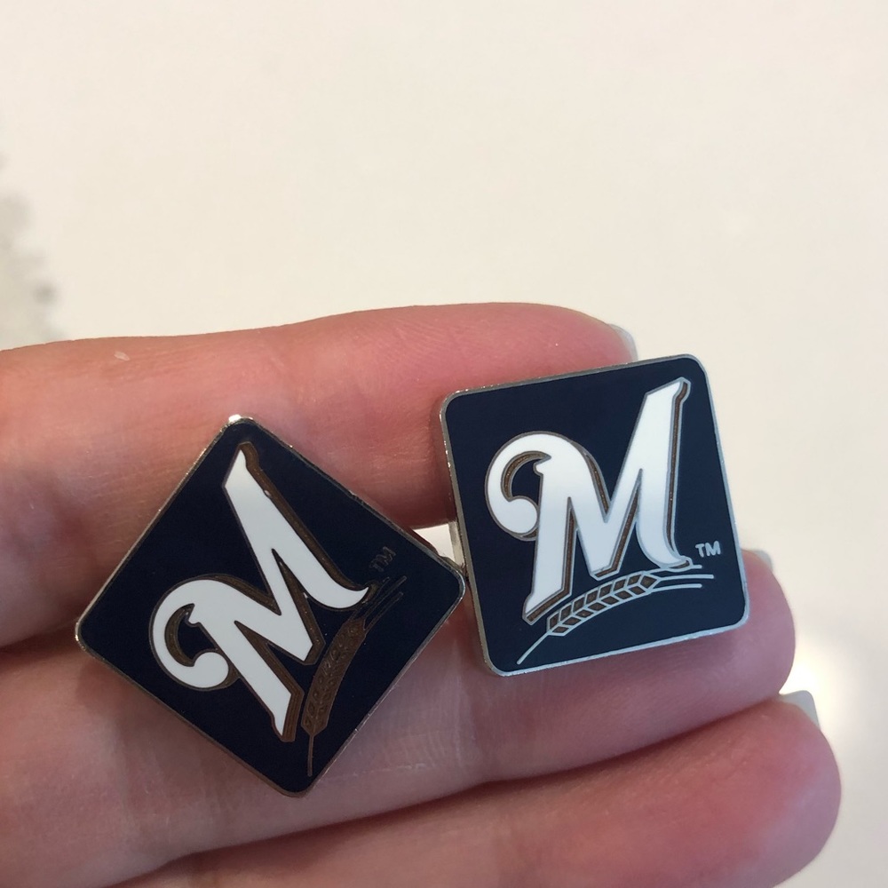 Milwaukee Brewers Silver Cuff Links. NEVER USED.